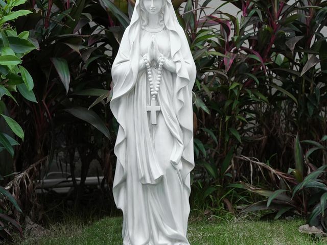 Lot 96-173863 - Virgin Mary Praying Statue 31.49 Inch Tall Outdoor Garden Religious Garden Statue Mary Statue Outdoo...