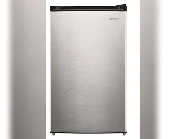 Lot 96-226194 - Vissani
4.4 cu. ft. Mini Refrigerator in Stainless Look with 7-Door Racks, Glass Shelves, and Energy...
