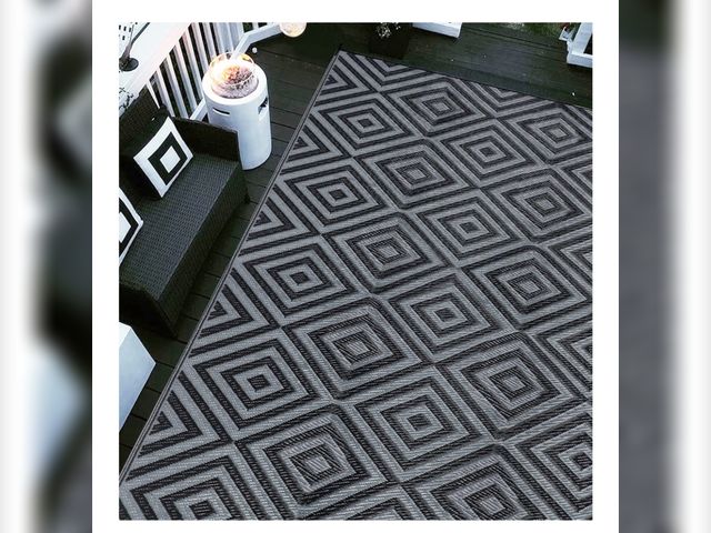 Lot 96-170348 - Reversible Mats Outdoor Patio Rugs Plastic Straw Rug Modern Area Rug Diamond Black &amp; Grey 9' x 1...