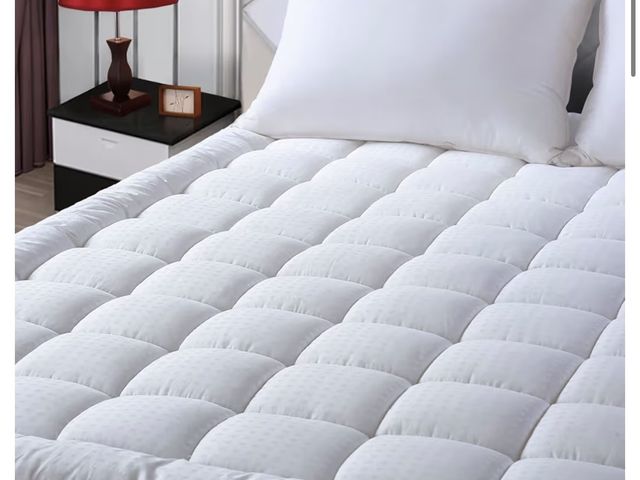 Lot 96-233341 - Queen Size Mattress Pad Cotton Pillow Top Mattress Topper White Appears unused. Actual item may vary...