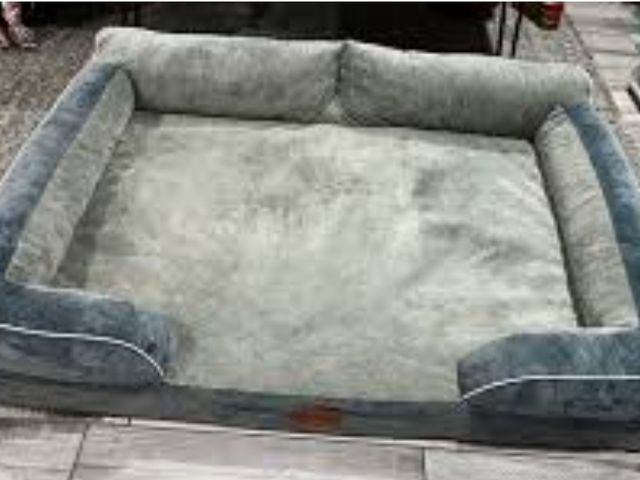 Lot 96-165005 - Bedsure Dog Bed, XL
No cushion 
Appears Lightly Used
