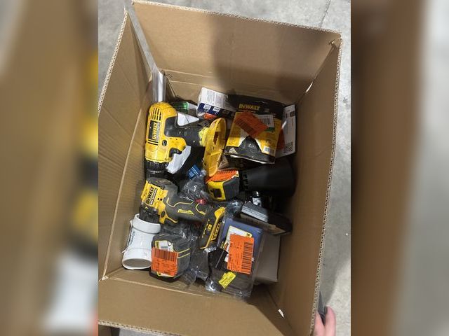 Lot 96-178258 - Mixed Box of Miscellaneous Home Depot Items

Mixed conditions