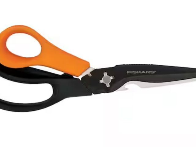 Lot 96-163545 - Fiskars 4 in. Ultimate Garden Scissors
Appears lightly used