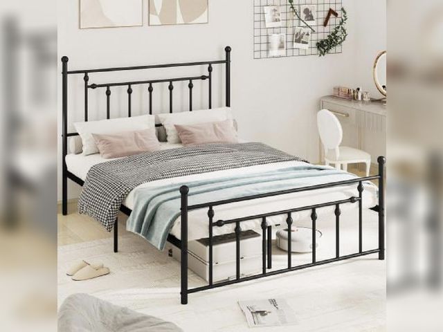 Lot 96-227429 - Costway HU10837DK-Q Black
Heavy-Duty Metal Bed Frame with Headboard - Queen Size
New
MSRP $100.00