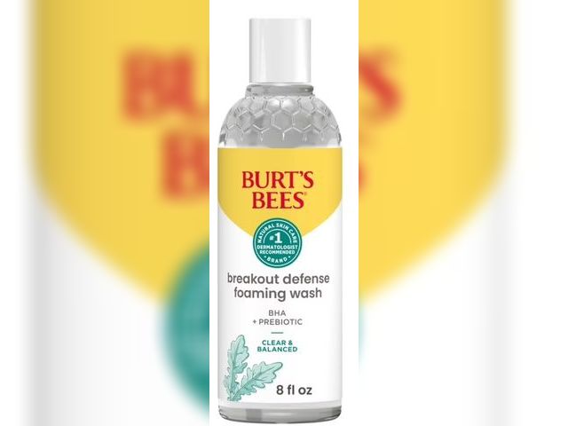 Lot 96-197270 - Burt's Bees Clear and Balanced Breakout Defense Foaming Face Wash, 8 Oz