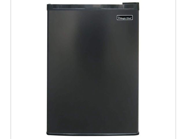 Lot 96-162863 - Magic Chef 2.6 cu. ft. Mini Fridge in Black, ENERGY STAR MSRP $159 New