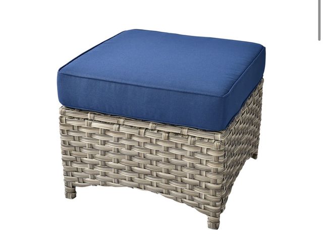 Lot 96-227404 - Ovios Outdoor Ottoman * 2,PAD Series
New
MSRP $280.00