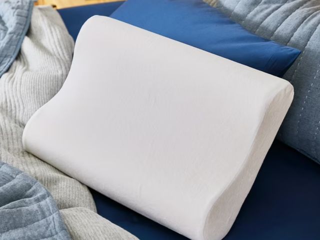 Lot 96-166050 - Sleep Innovations Contour Memory Foam Pillow, Standard Size, Cervical Support Pillow for Sleeping, 5...