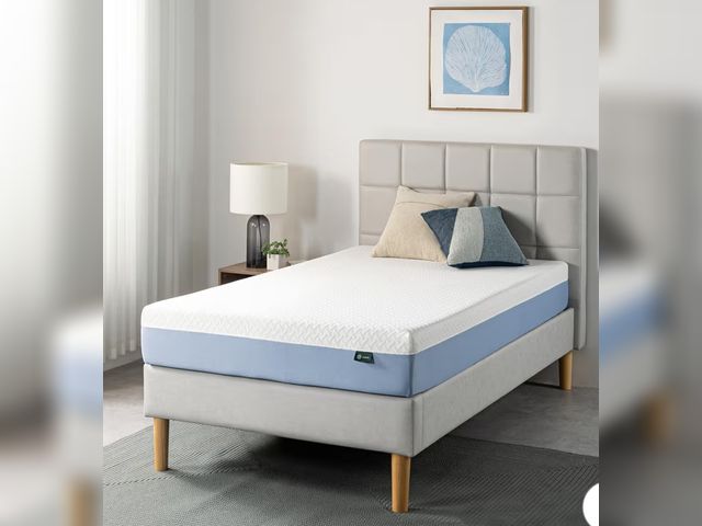 Lot 96-196121 - Zinus 8-Inch Twin Memory Foam Mattress, White, Medium Feel, Fiberglass Free, Certified Safe Material...