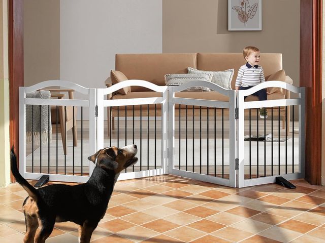 Lot 96-166623 - Freestanding Foldable Dog Gate Indoor, Pet Gate for Doorways, Dog Fence for The House, Sturdy Wood P...