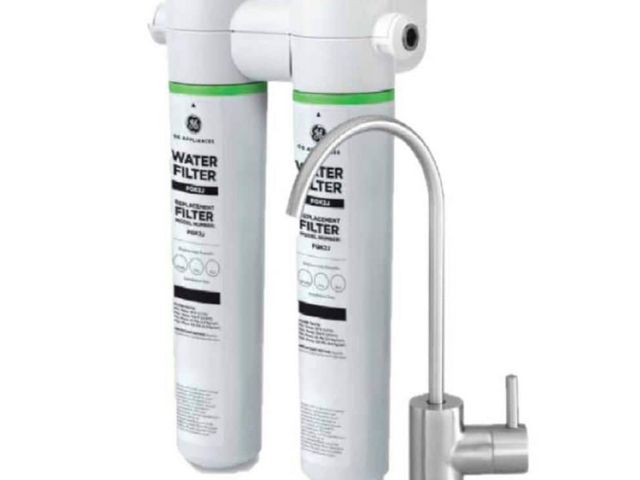 Lot 96-181730 - GE Under Sink Dual Stage Water Filtration System with Faucet MSRP $129 New