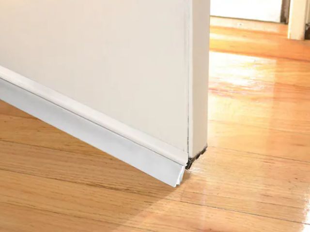 Lot 96-179820 - Frost King
2 in. x 36 in. White Aluminum/Vinyl Self Stick Door Sweep
New, but seems to be separating...