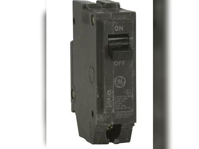 Lot 96-163729 - GE Q-Line 15 Amp 1 Single-Pole Circuit Breaker
New