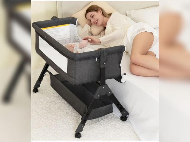 Lot 96-174536 - Baby Bassinet, Bedside Bassinet for Baby, 3 in 1 Bassinet Bedside Sleeper with Wheels, Mosquito Net,...