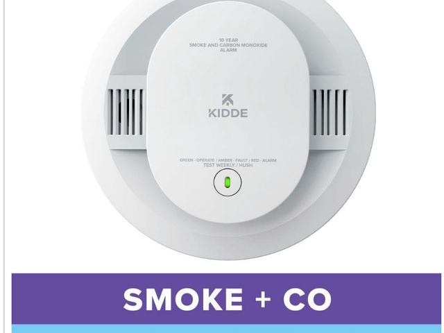 Lot 96-179403 - Hunter Universal 3 Speed Damp
Rated Ceiling Fan Handheld
Remote Control White New