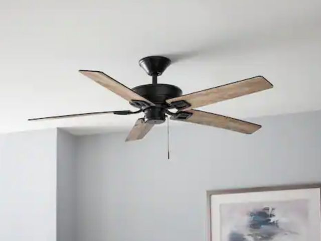 Lot 96-226160 - Hampton Bay
Bayfield 52 in. Indoor Matte Black Dry Rated Downrod Ceiling Fan with 5 Reversible Blade...
