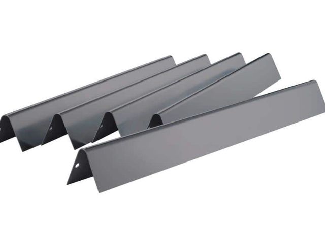 Lot 96-162386 - Weber Porcelain-Enameled Replacement
Flavorizer Bars for Genesis 300
Gas Grill (5-Pack)
New