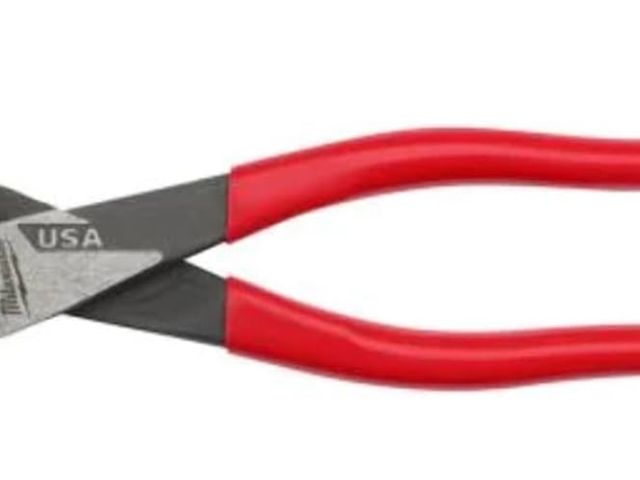 Lot 96-162074 - Milwaukee Electric - 8 Diagonal Dipped Grip Cutting Pliers USA
New