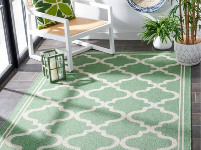 Lot 96-174273 - SAFAVIEH
Bermuda Green/Beige 7 ft. x 7 ft. Square Border Trellis Indoor/Outdoor Area Rug
New