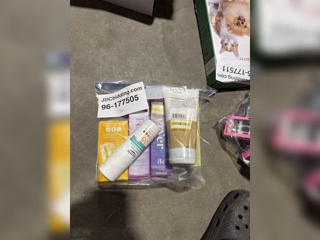 Lot 96-177505 - Mixed Bag of Health and Beauty