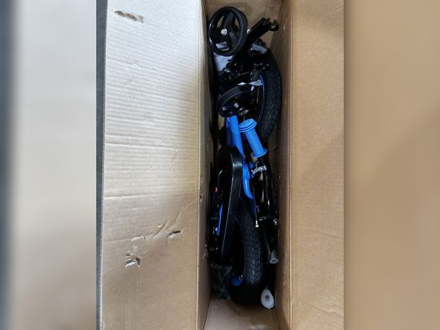 Lot 96-227646 - COSTWAY Kids Bike, 12 Inch Toddler Bike for Boys &amp; Girls Aged 3-8 Years Old, Kids Bicycle w/Remo...