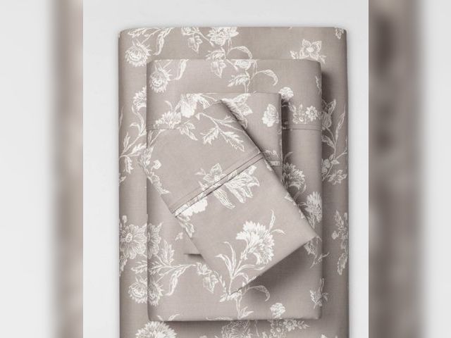 Lot 96-164449 - Twin/Twin XL Printed Performance 400 Thread
Count Sheet Set Khaki - Threshold"": Cotton Sateen, Wrin...