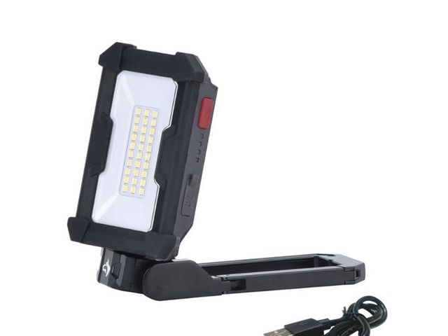 Lot 96-211912 - Husky 500 Lumens Rechargeable Handheld LED Work Light

New