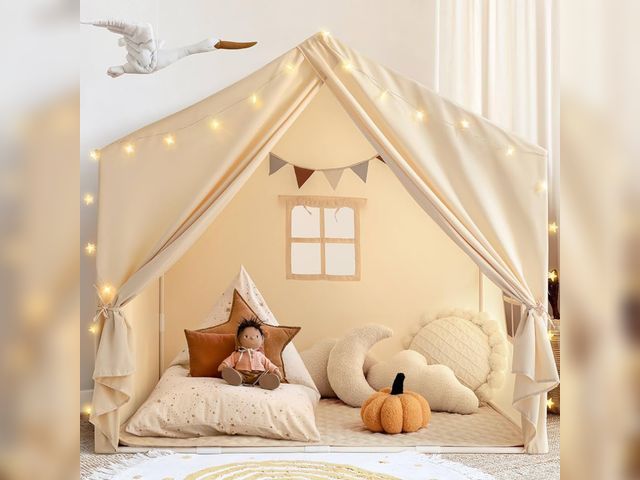 Lot 96-170625 - Kids Play Tent with Padded Mat, Large Kids Tent Indoor Play Cottage, Play House Playhouse Castle for...