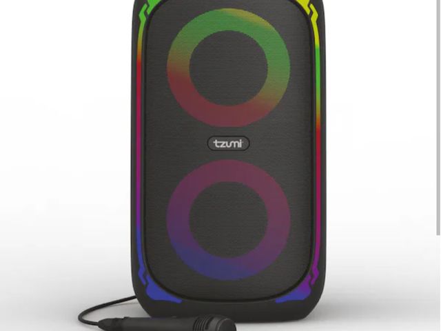 Lot 96-191688 - Home Decorators Collection
White Cordless Faux Wood Blinds for Windows with 2 in. Slats - 23 in. W x...