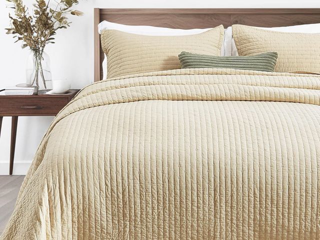 Lot 96-190725 - Quilt Set King Size, 100% Cotton Fabric Cross Stitch Bedspread Quilted Bedding Set, Reversible Light...