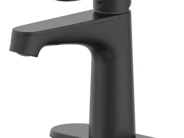 Lot 96-190253 - Glacier Bay
Kendrick Single Hole Single-Handle Bathroom Faucet in Matte Black
New