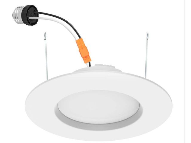 Lot 96-173469 - Commercial Electric CE 5/6 in. 5CCT selectable Recessed Retrofit Trim California 4- Pack

New