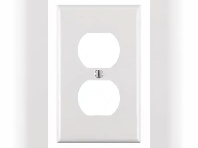 Lot 96-211819 - Leviton
1-Gang White Duplex Outlet/Receptacle Plastic Standard Wall Plate (10-Pack) 88003-WMP
Open p...