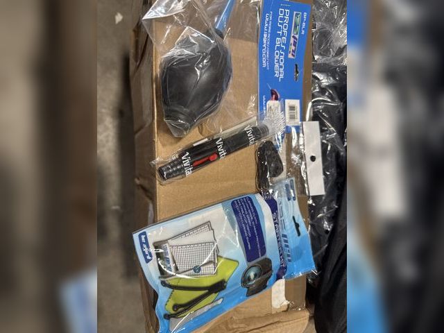 Lot 96-175500 - Camera Cleaning Accessories Bundle 
New