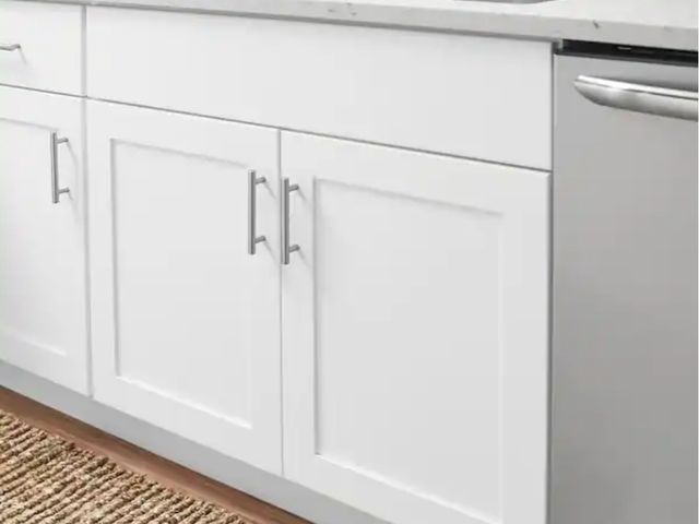 Lot 96-162664 - Hampton Bay
Avondale 30 in. W x 24 in. D x 34.5 in. H Ready to Assemble Plywood Shaker Sink Base Kit...