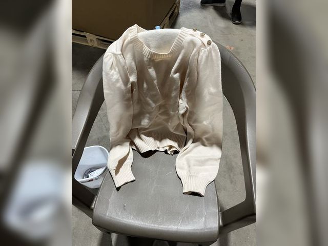 Lot 96-179067 - Women’s Sweater Size XL Unused