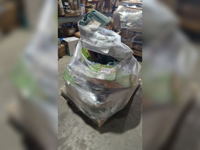 Lot 96-178432 - Pallet of Christmas tree stands. Exact quantity unknown. Unused. Dusty from storage. Palletized item...