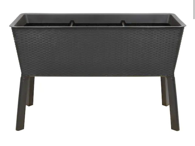 Lot 96-166551 - Vigoro 44.5 in. W x 15.25 in. H Easy Grow Elevated Resin Garden Bed Large cracked