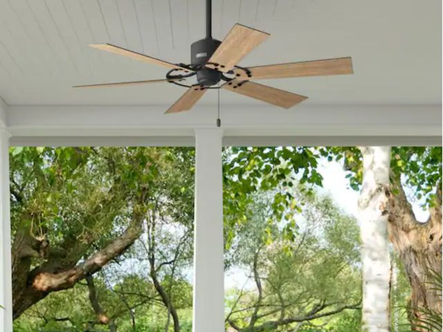 Lot 96-179639 - Hunter
Barrel 52 in. Indoor/Outdoor Matte Black Ceiling Fan Included For Patios or Bedrooms
New with...