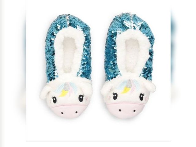 Lot 96-178927 - Girls Printed Fuzzy Babba Slipper Socks Size s/m New