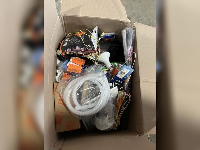Lot 96-163134 - Mixed Box of Miscellaneous Home Depot Items