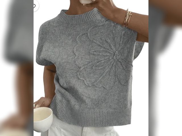 Lot 96-233064 - SUNBS Short Sleeve Sweater Blouses for Women Crew Neck Shirts Loose 3D Floral Tops Fall Knit Vest Tr...