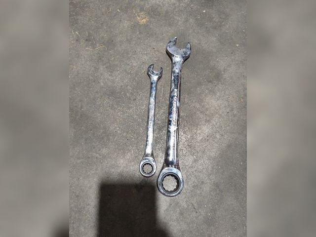 Lot 96-180178 - 2 piece Offset Ratcheting Combination Gear Wrench
11 &amp; 18
Appears Lightly Used