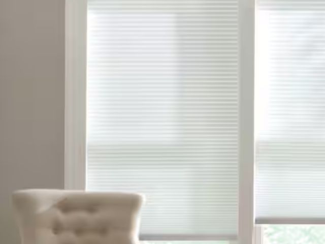 Lot 96-174085 - Home Decorators Collection
Snow Drift Cordless Light Filtering Cellular Shades for Windows - 59.5 in...