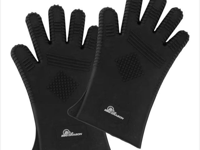 Lot 96-197900 - Heat-Resistant BBQ Gloves – Non-Slip Silicone Grip, Waterproof, Perfect for Grilling, Baking, &amp; ...