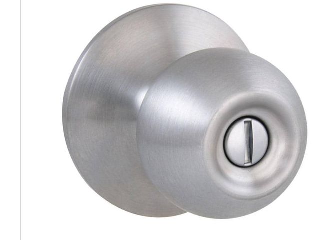 Lot 96-191278 - Defiant Saturn Stainless Steel Bed/ Bath Door Knob New