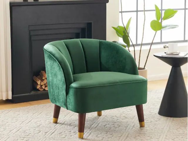 Lot 96-189106 - Noble House
Heras New Velvet Emerald Modern Barrel Club Chair
New 
Exact Model may vary 
Msrp $248.0...