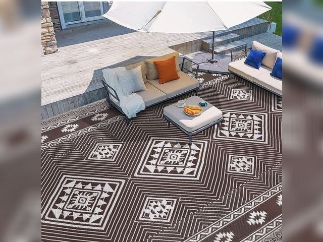 Lot 96-195266 - HiiARug Outdoor Rug for Patios Clearance 9'x12' Outdoor Plastic Straw Rug Waterproof Patio Camping R...