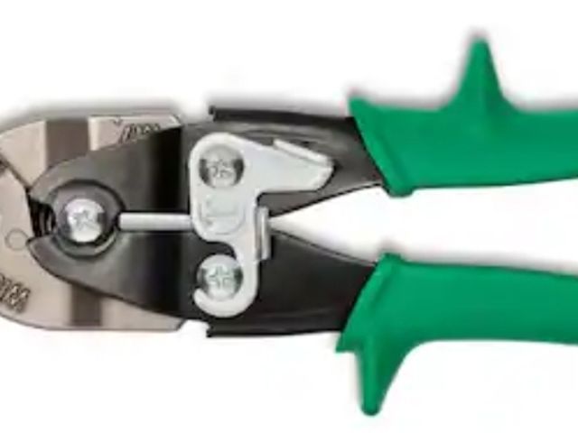 Lot 96-163311 - Crescent
Wiss 9-1/4 in. Compound Action Offset Straight and Right Cut Aviation Snips
Used