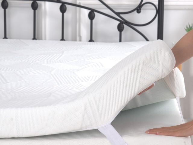 Lot 96-212234 - 3 Inch Twin Memory Foam Mattress Topper, Cooling Gel Bed Topper with Removable Cover, Soft &amp; Pai...